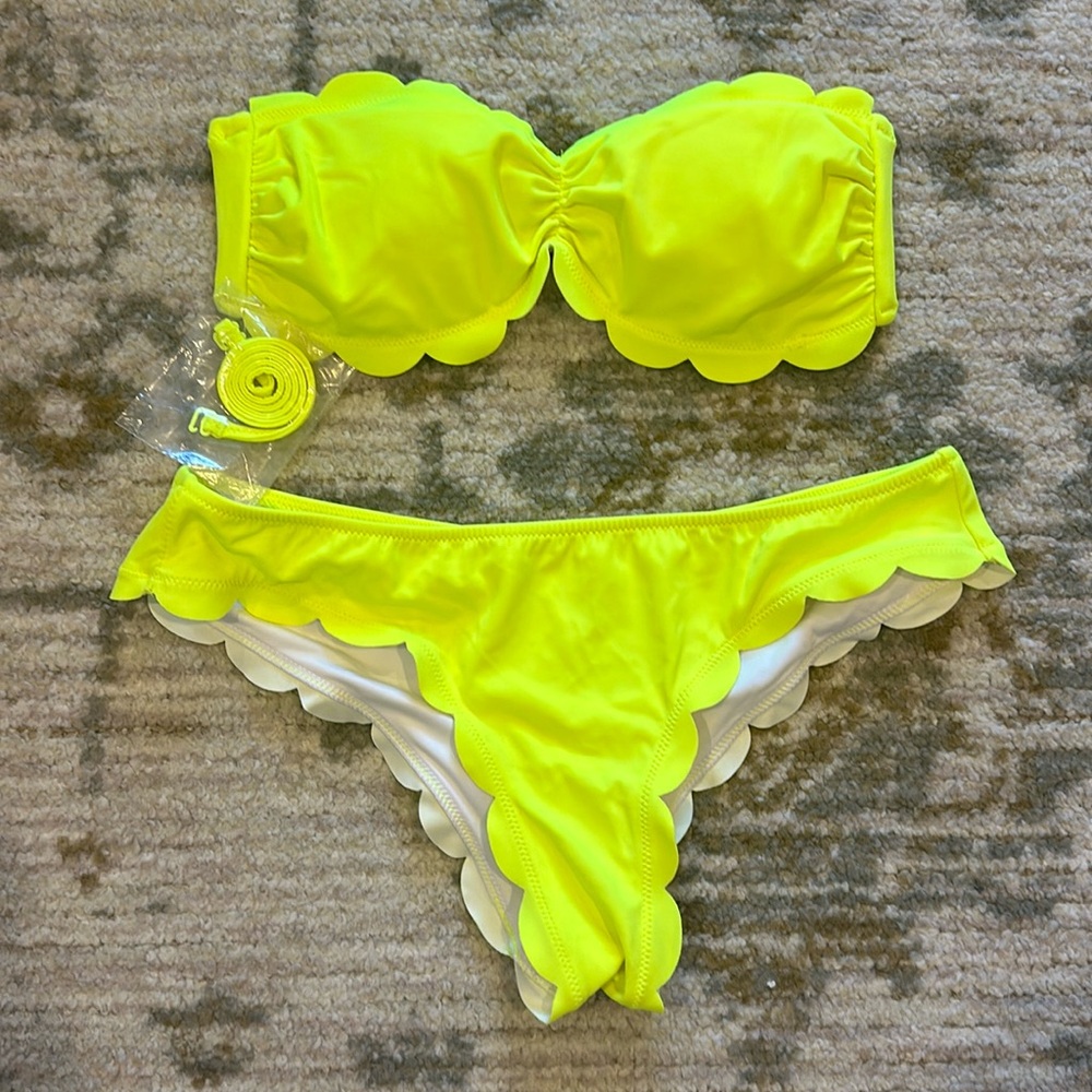 Victoria’s Secret pink bikini 👙